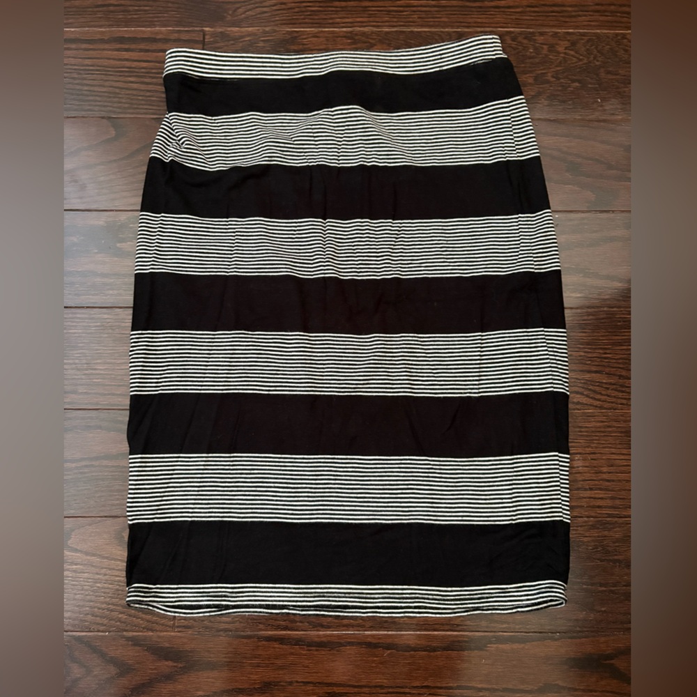 Max Studio Black and White Midi Pencil Skirt - Size S